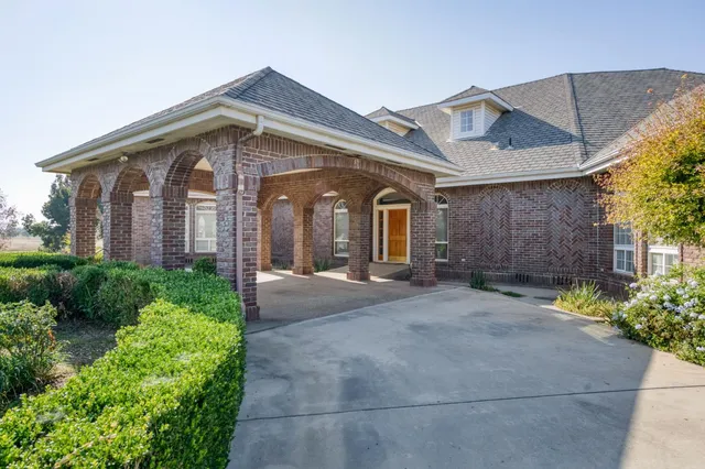 $12,835,500 | 4715 East Copper Avenue, Clovis, CA 93619