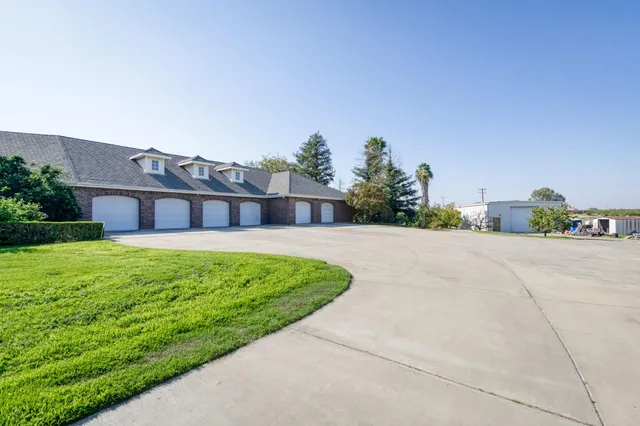 $12,835,500 | 4715 East Copper Avenue, Clovis, CA 93619