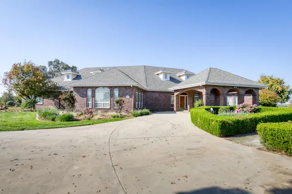 $11,400,000 | 4715 East Copper Avenue, Clovis, CA 93619