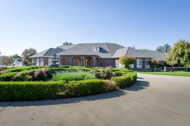 $12,835,500 | 4715 East Copper Avenue, Clovis, CA 93619