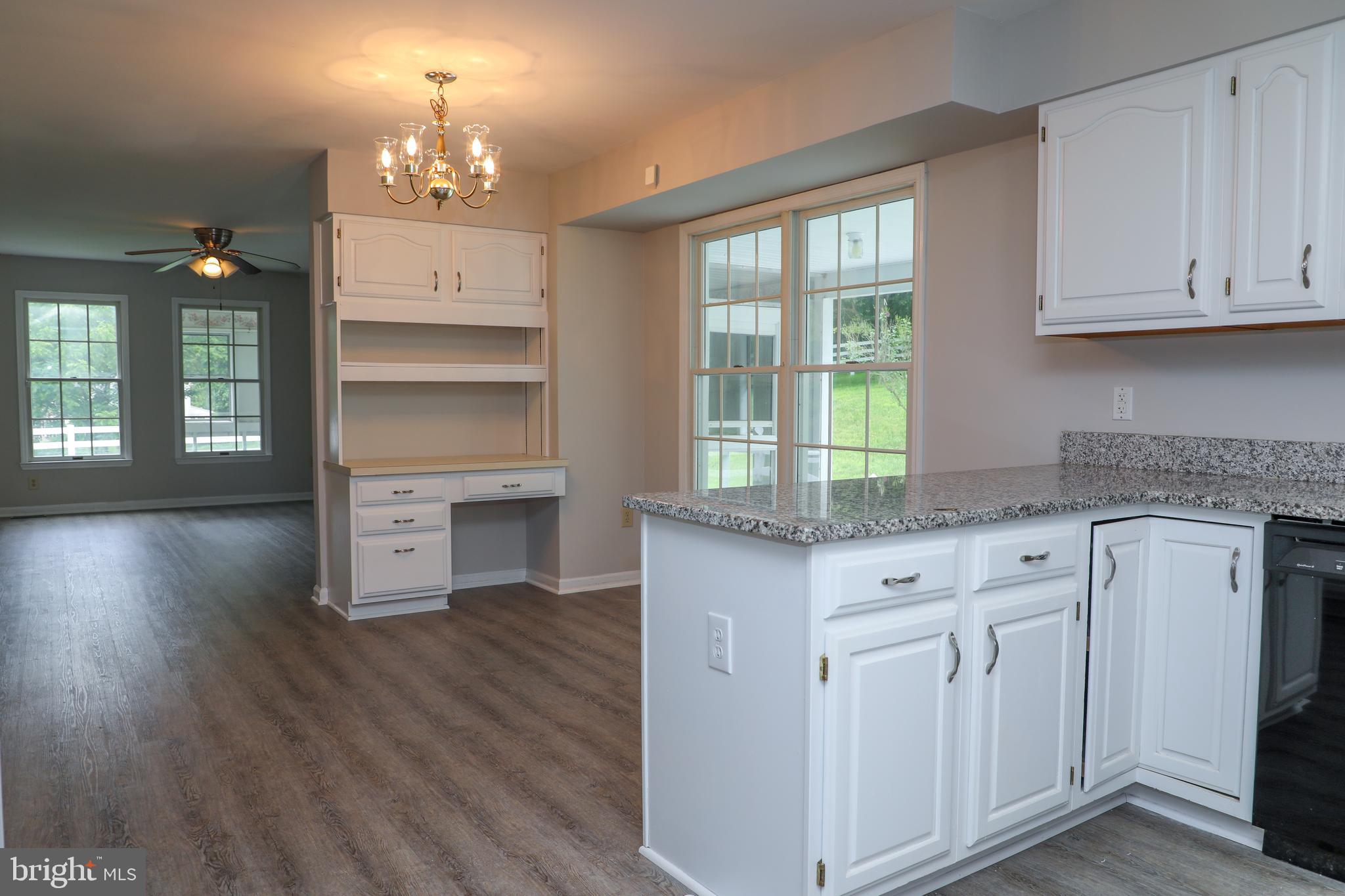 Eat-in kitchen