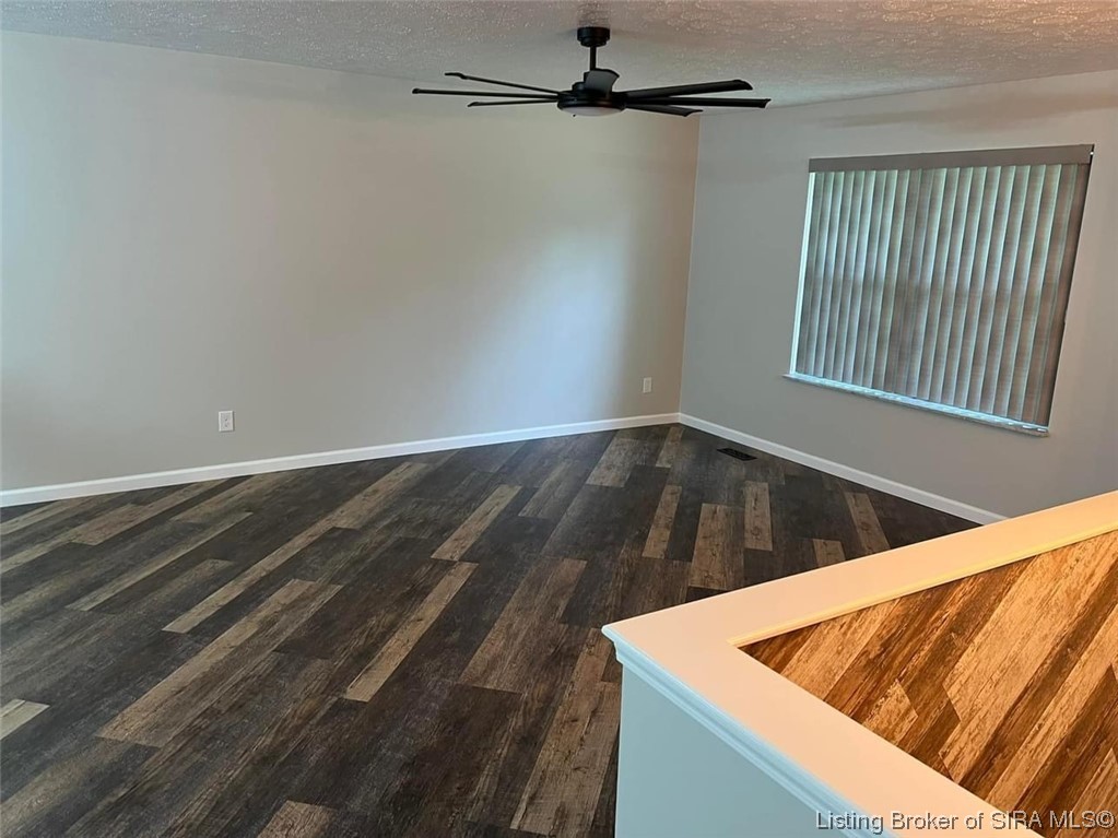 1004 Estate Circle Georgetown, IN 47122 - Photo 3 of 22 Gallery Image 3