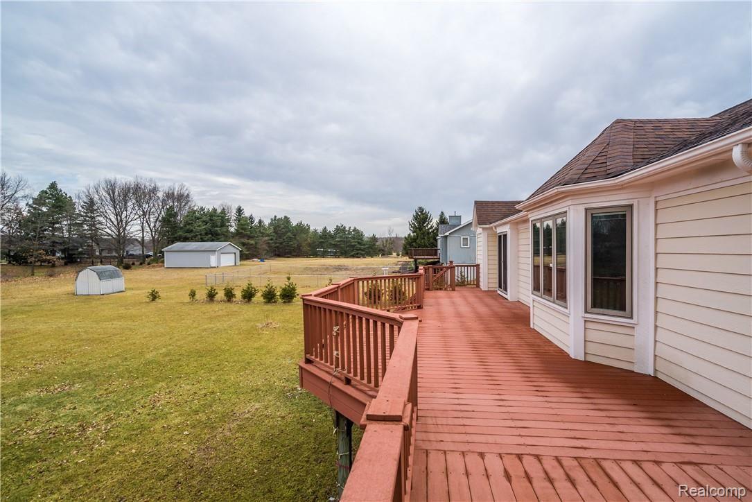 11405 Whitaker Road Fenton, MI 48430 - Photo 4 of 18 11405 whitaker 4.jpg
