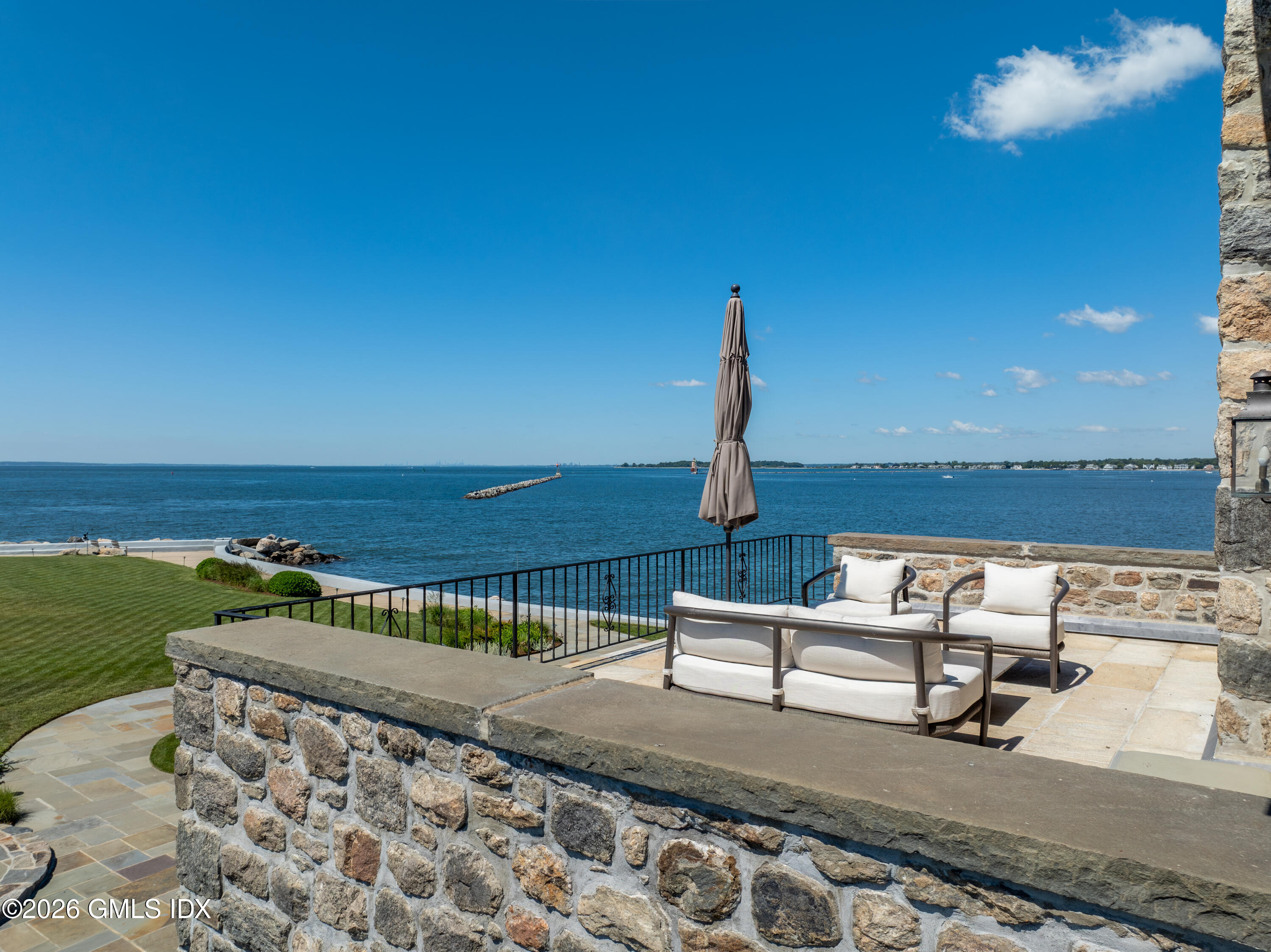 123 Saddle Rock Road Stamford, CT 06902 - Photo 23 of 48 PRIMARY TERRACE