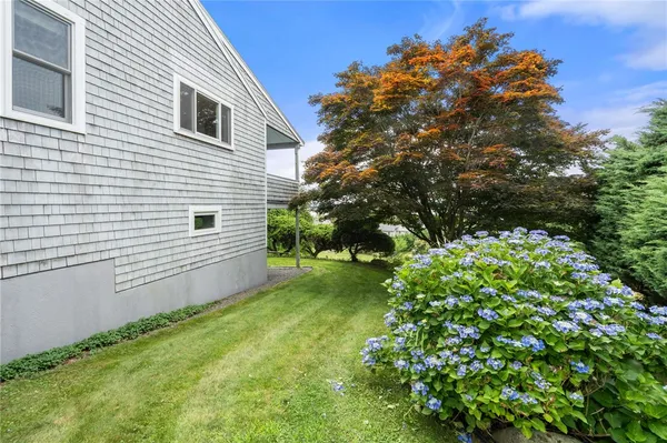 $1,199,900 | 55 West Main Road, Little Compton, RI 02837