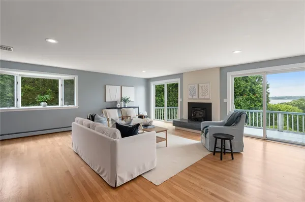 $1,199,900 | 55 West Main Road, Little Compton, RI 02837