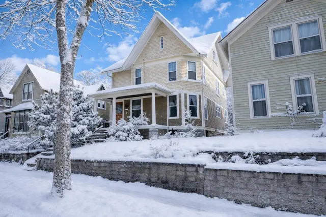 $275,000 | 702 4th Street East, St. Paul, MN 55106