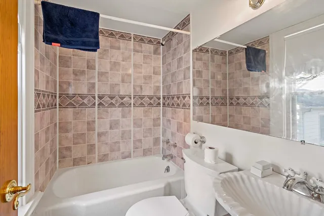 $300,000 | 702 4th Street East, St. Paul, MN 55106