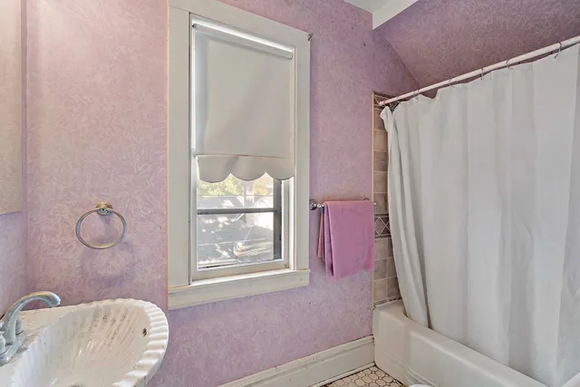 $300,000 | 702 4th Street East, St. Paul, MN 55106