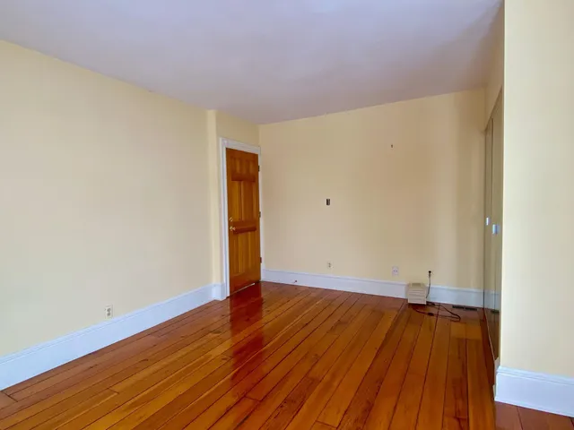 $300,000 | 702 4th Street East, St. Paul, MN 55106