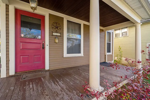 $300,000 | 702 4th Street East, St. Paul, MN 55106