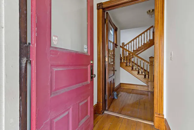 $300,000 | 702 4th Street East, St. Paul, MN 55106