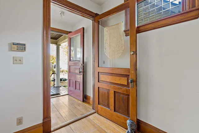 $300,000 | 702 4th Street East, St. Paul, MN 55106