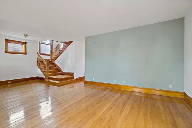 $300,000 | 702 4th Street East, St. Paul, MN 55106