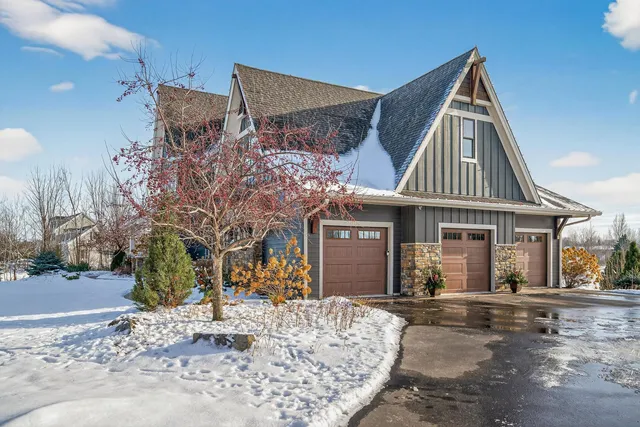 $1,650,000 | 12581 22nd Street North, Stillwater, MN 55082