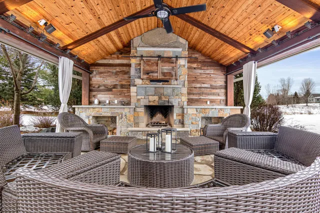 $1,650,000 | 12581 22nd Street North, Stillwater, MN 55082