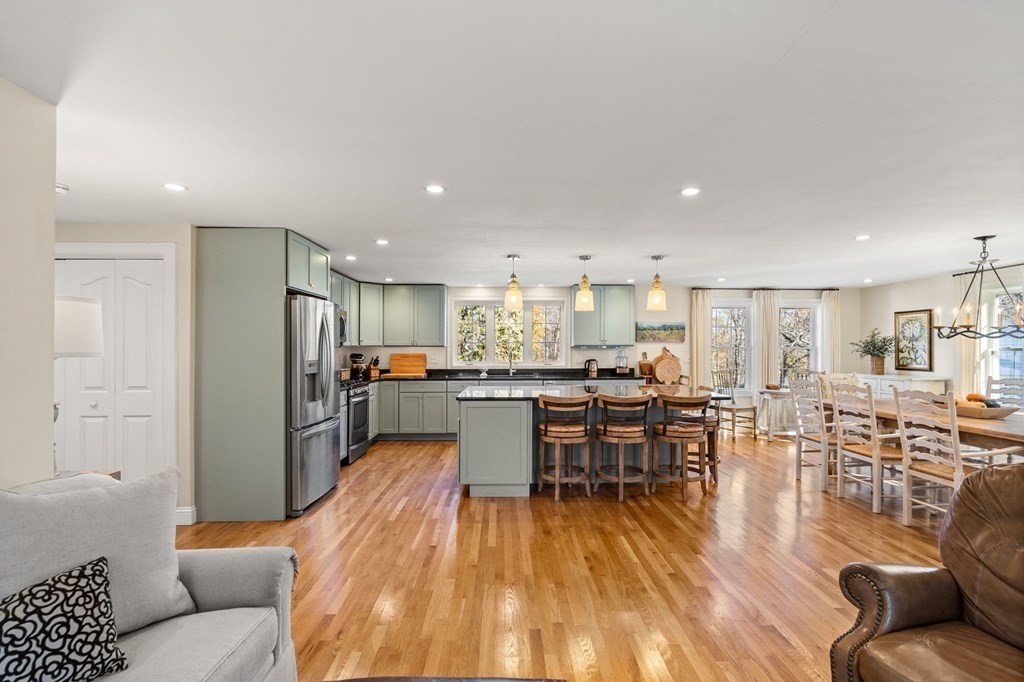 46 Boston Road Westford, MA 01886 - Photo 5 of 39 Gallery Image 5