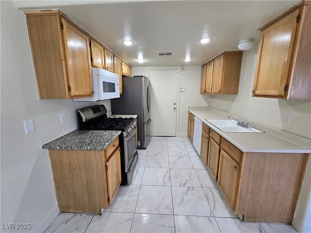 $1,650 | 9617 Pine River Lane, Las Vegas, NV 89123