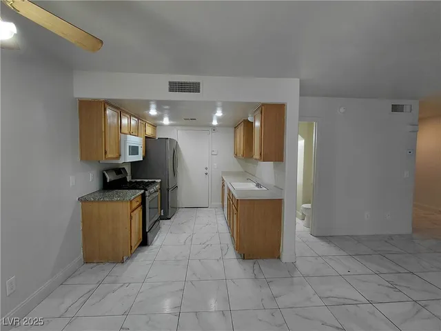 $1,650 | 9617 Pine River Lane, Las Vegas, NV 89123