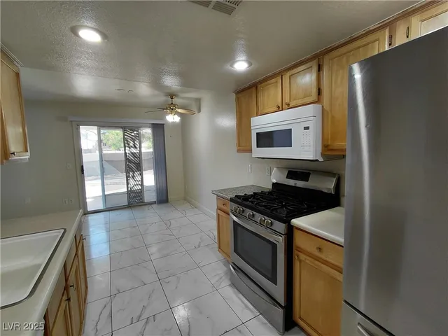 $1,650 | 9617 Pine River Lane, Las Vegas, NV 89123