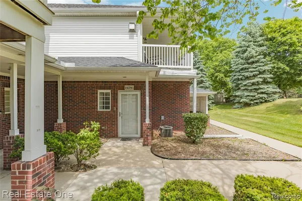 $227,000 | 14286 Moravian Manor Circle, Sterling Heights, MI 48312