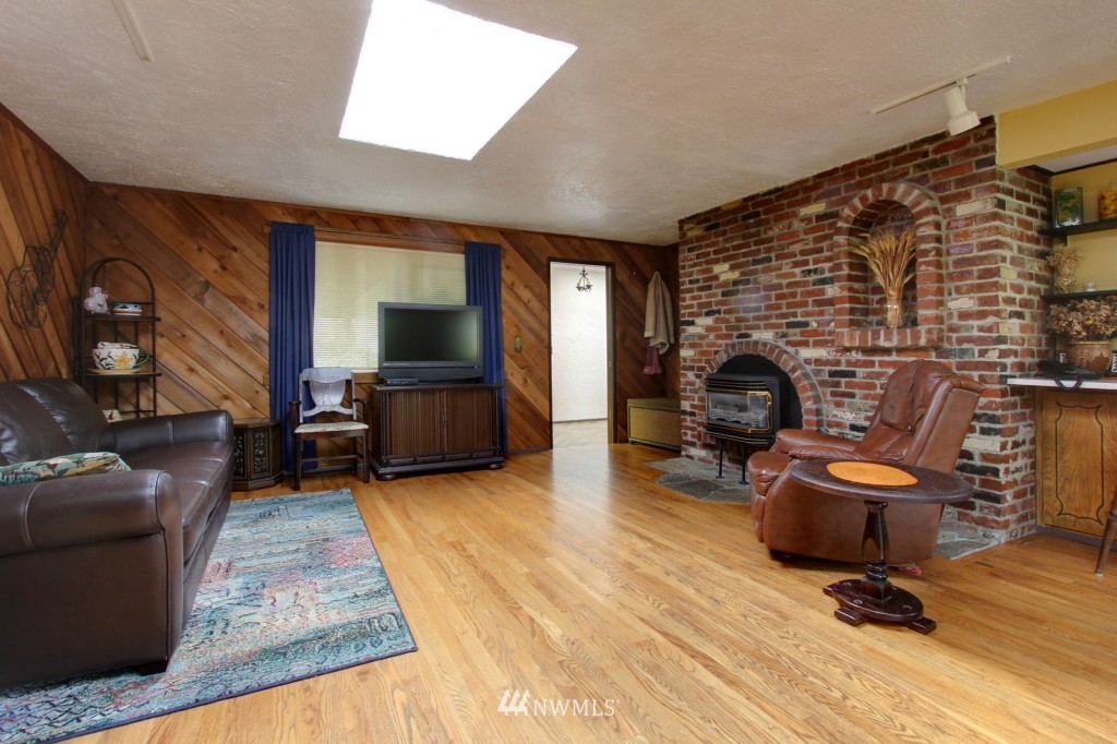 16215 Southeast 145th Street Renton, WA 98059 - Photo 3 of 15