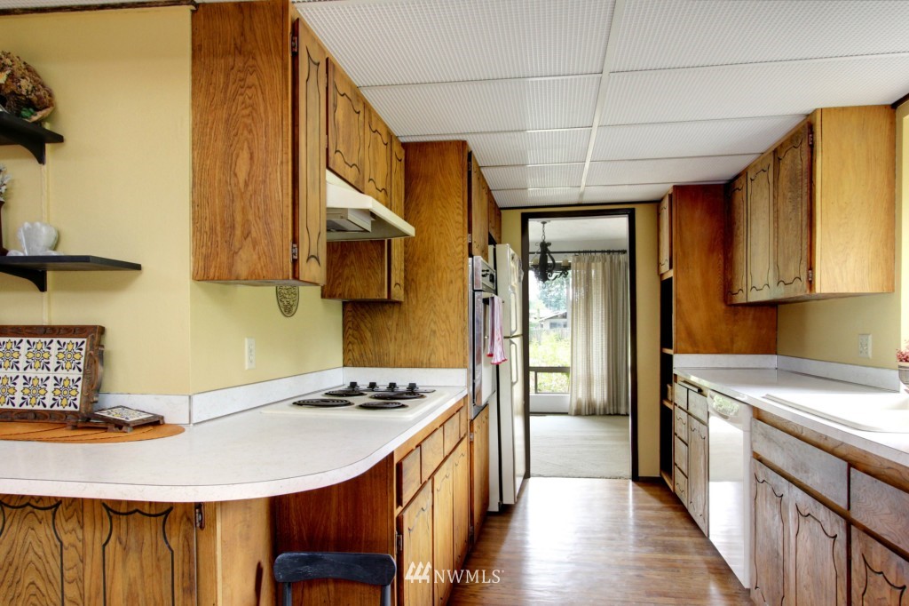 16215 Southeast 145th Street Renton, WA 98059 - Photo 4 of 15