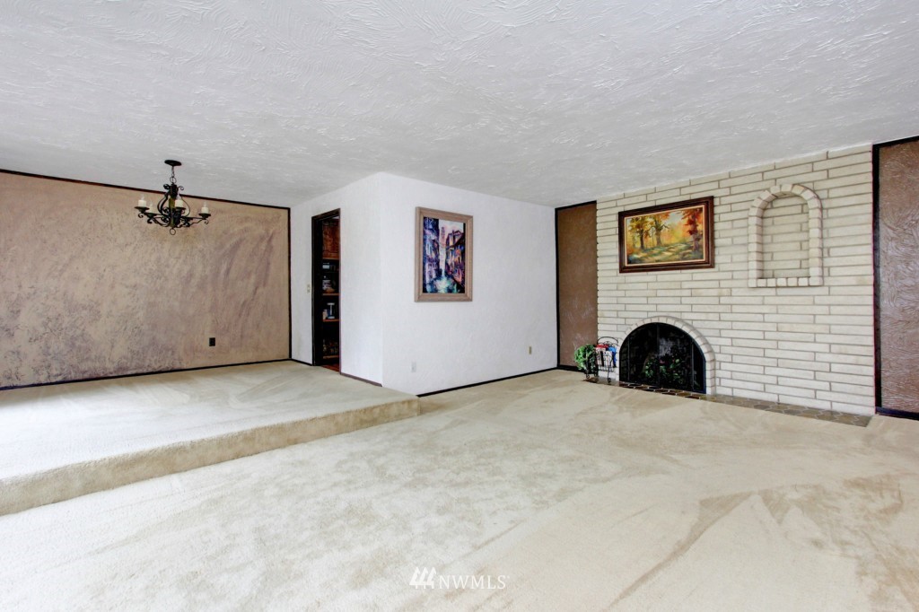 16215 Southeast 145th Street Renton, WA 98059 - Photo 5 of 15