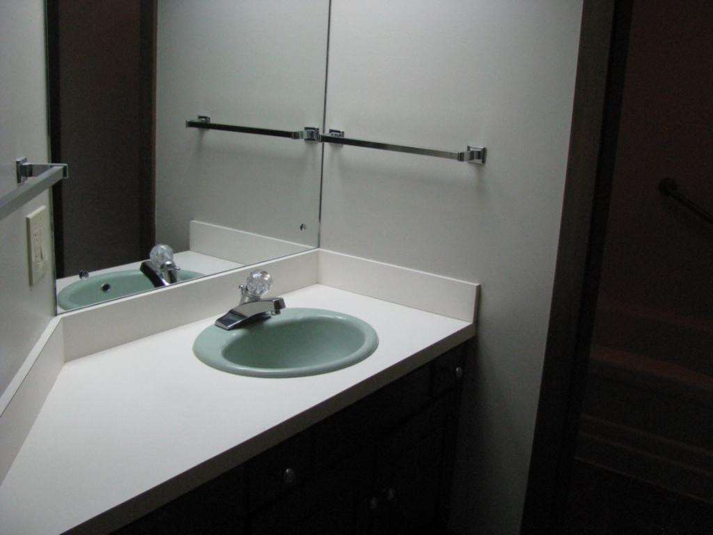 162 Columbine Road Kingsport, TN 37660 - Photo 9 of 25 2nd Level Bath