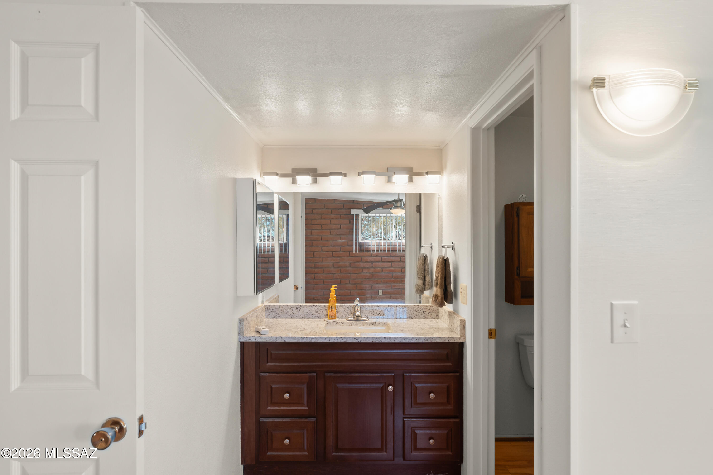 7640 West Maverick Road Sahuarita, AZ 85629 - Photo 14 of 27 Primary Bathroom