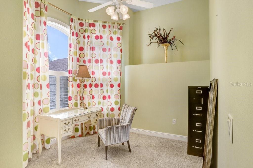 11715 Taylor Road Thonotosassa, FL 33592 - Photo 35 of 73 a dining room with furniture and a potted plant