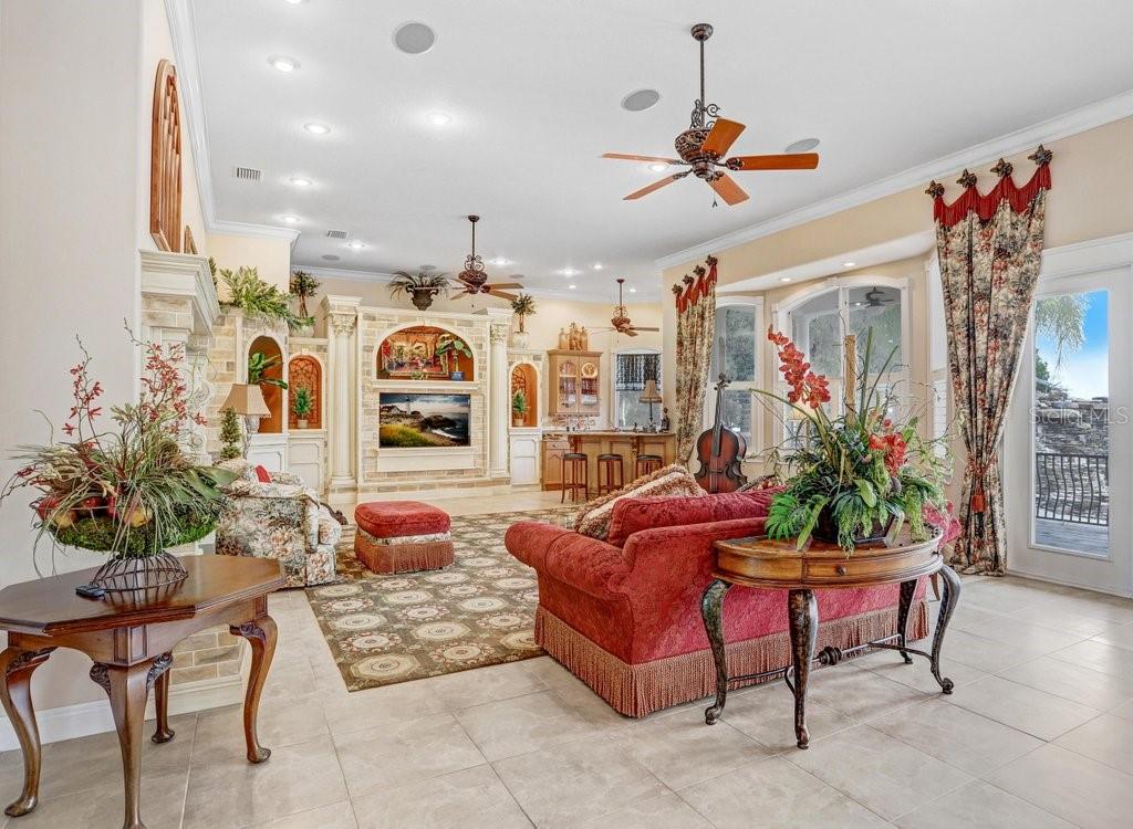 11715 Taylor Road Thonotosassa, FL 33592 - Photo 44 of 73 a living room with patio furniture and a potted plant