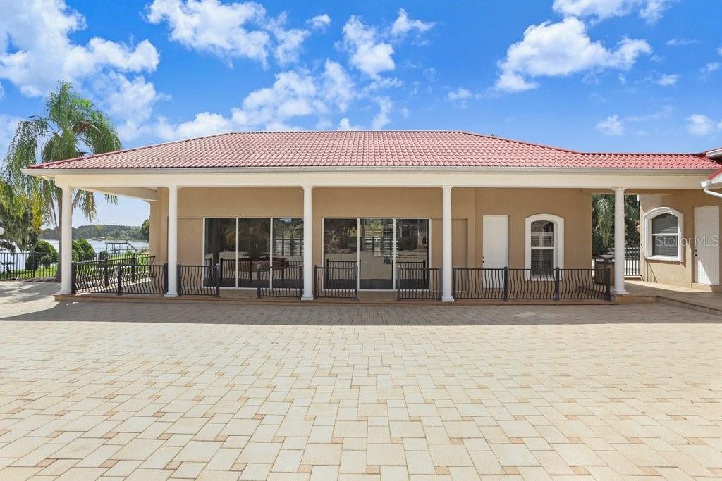11715 Taylor Road Thonotosassa, FL 33592 - Photo 48 of 73 a front view of a house with a porch