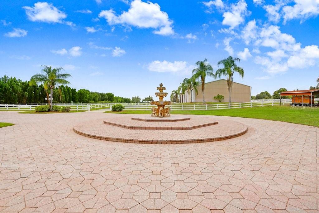 11715 Taylor Road Thonotosassa, FL 33592 - Photo 58 of 73 a view of a fountain in front of a house with a big yard