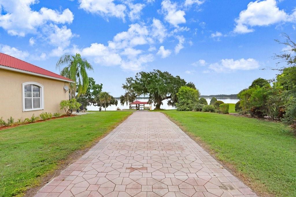 11715 Taylor Road Thonotosassa, FL 33592 - Photo 61 of 73 a view of a yard with plants and a large tree