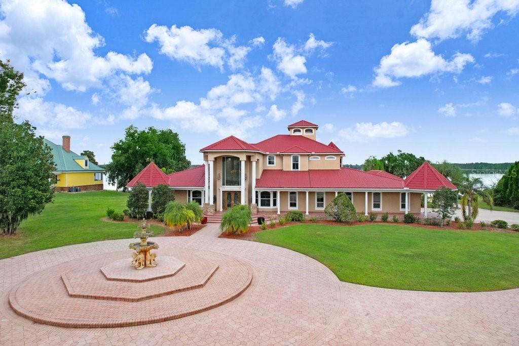 11715 Taylor Road Thonotosassa, FL 33592 - Photo 69 of 73 a swimming pool with outdoor seating and garden