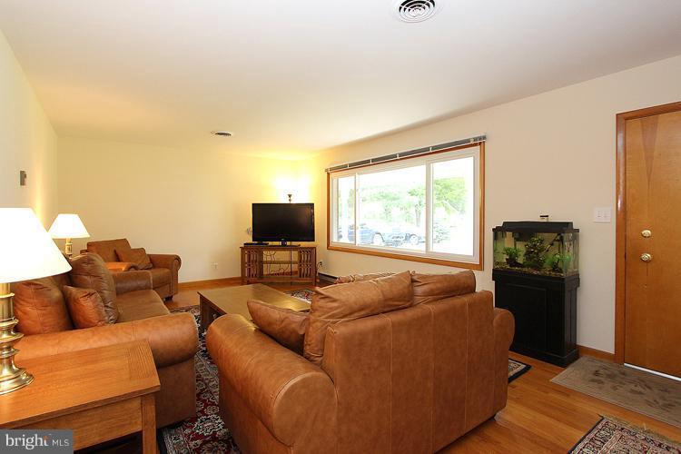 17117 Longdraft Road Gaithersburg, MD 20878 - Photo 1 of 21 Living Room