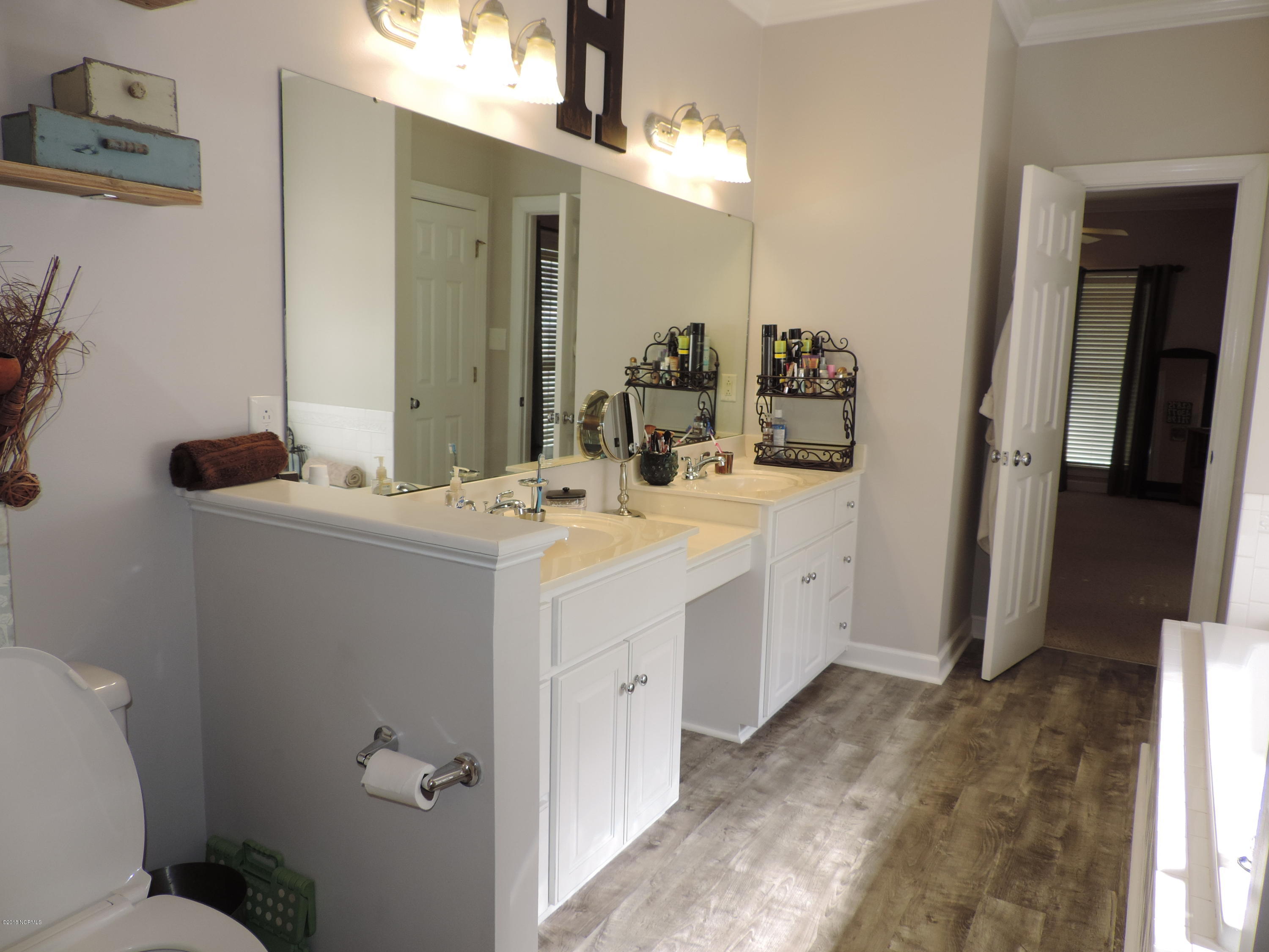 2121 Perrytown Loop Road New Bern, NC 28562 - Photo 15 of 35 Master bath, another view
