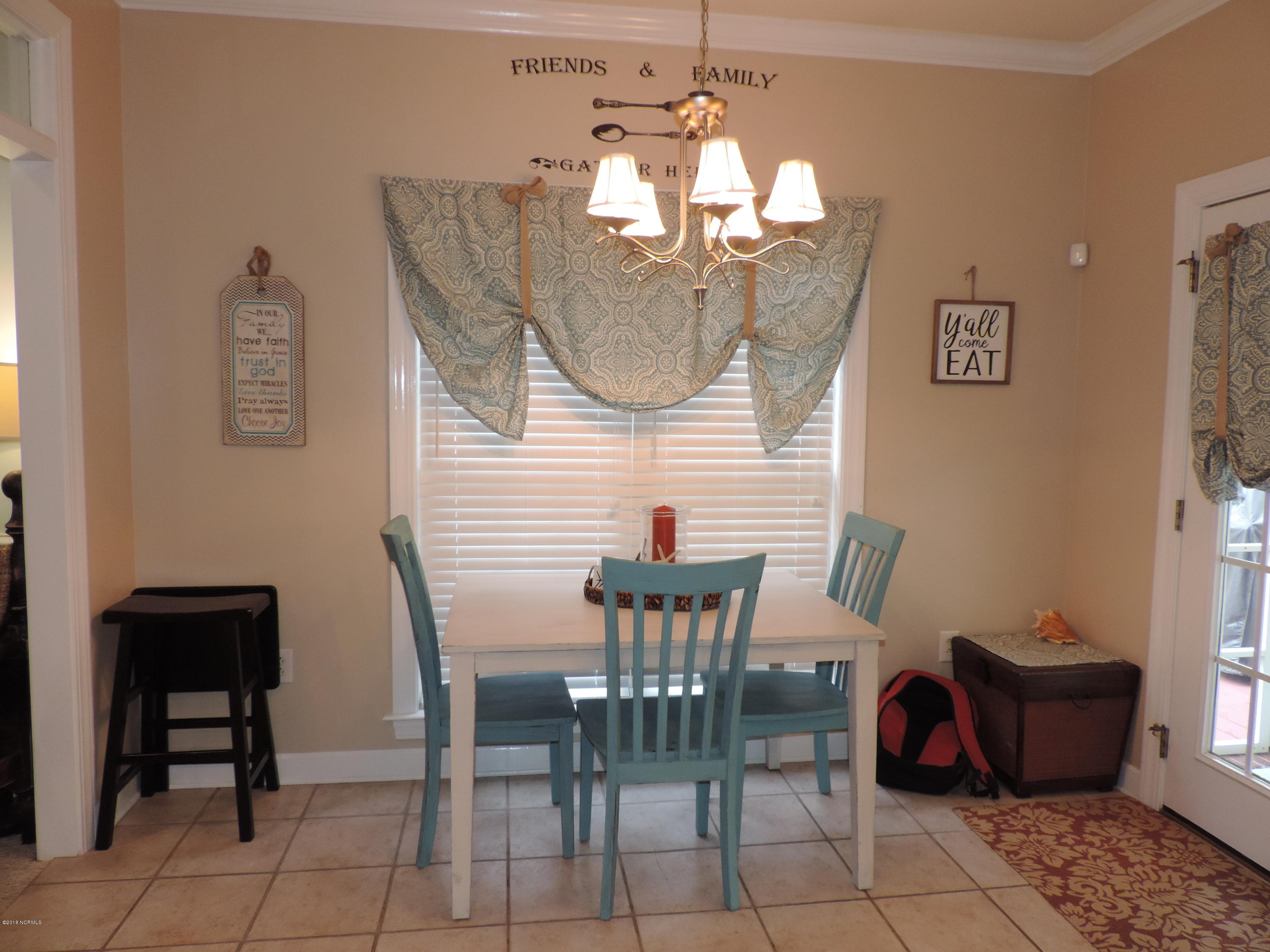 2121 Perrytown Loop Road New Bern, NC 28562 - Photo 18 of 35 Eat-in kitchen