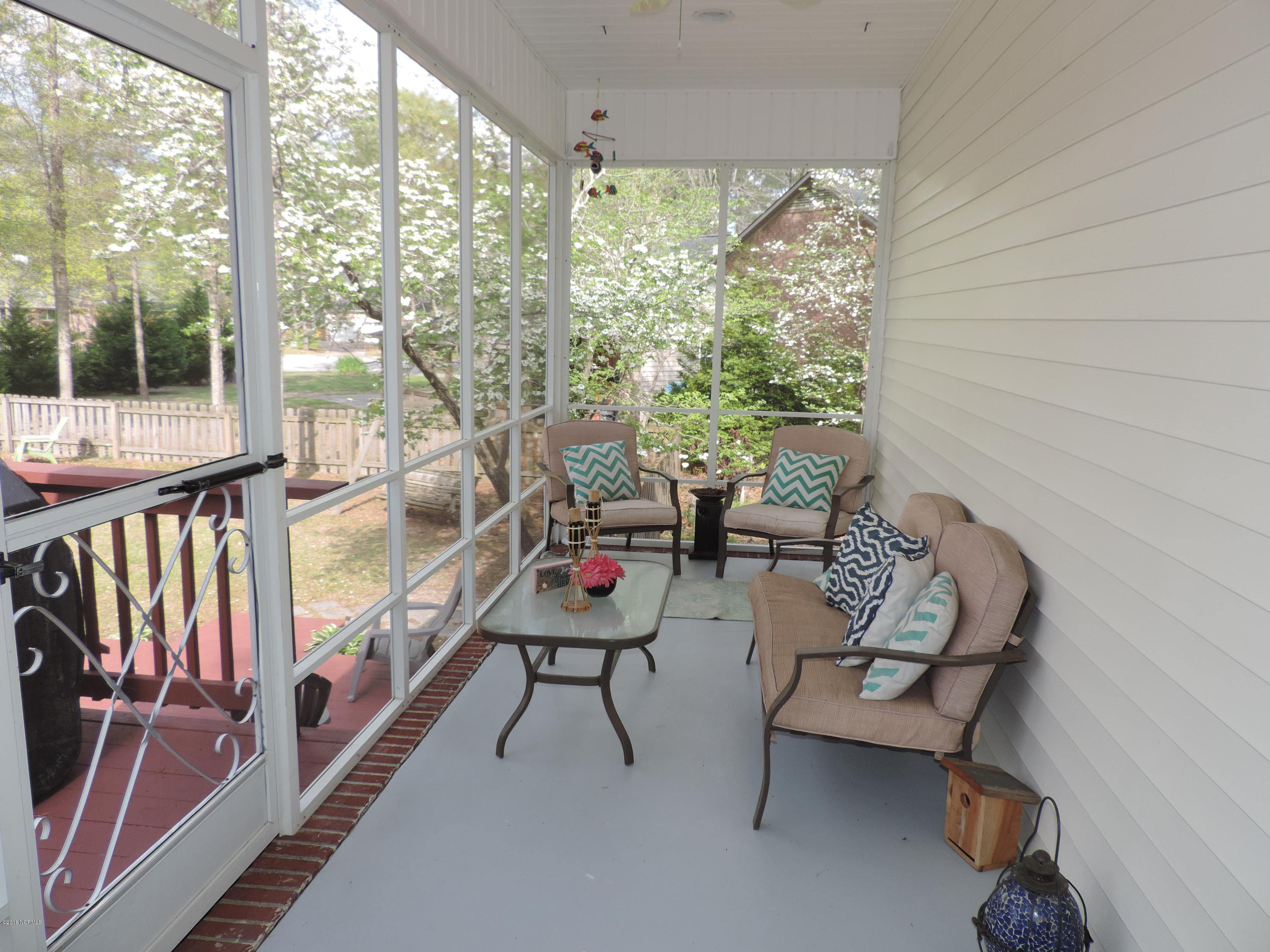 2121 Perrytown Loop Road New Bern, NC 28562 - Photo 29 of 35 Screened-in back porch