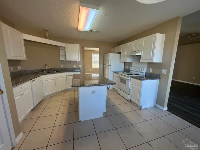 $1,750 | 2028 Coral Reef Road, Pensacola, FL 32506