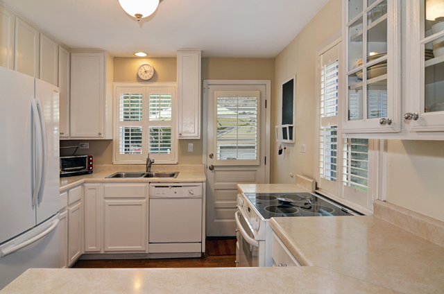 547 North County Line Road Hinsdale, IL 60521 - Photo 7 of 17
