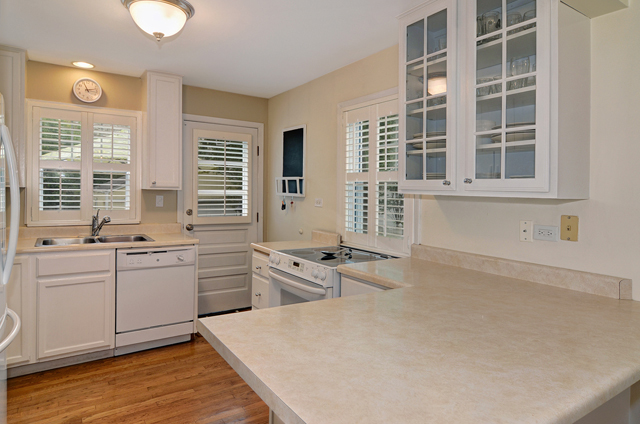 547 North County Line Road Hinsdale, IL 60521 - Photo 8 of 17