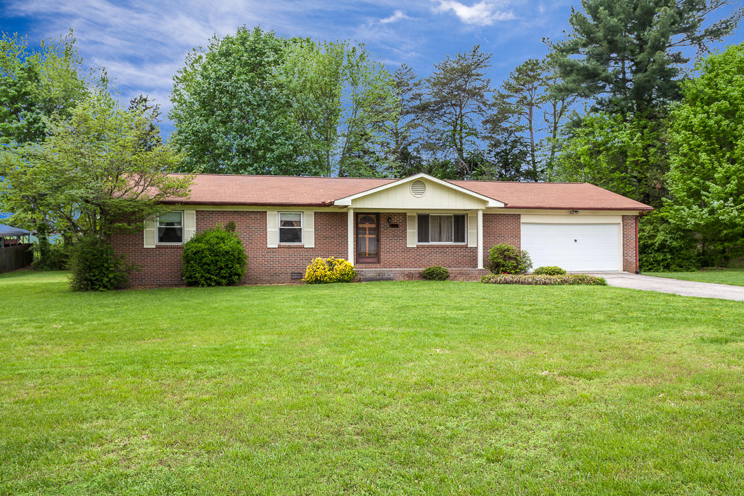7209 Chartwell Road Knoxville, TN 37931 - Photo 1 of 24 001170426-4-7209ChartwellRdKnoxvilleTN-S