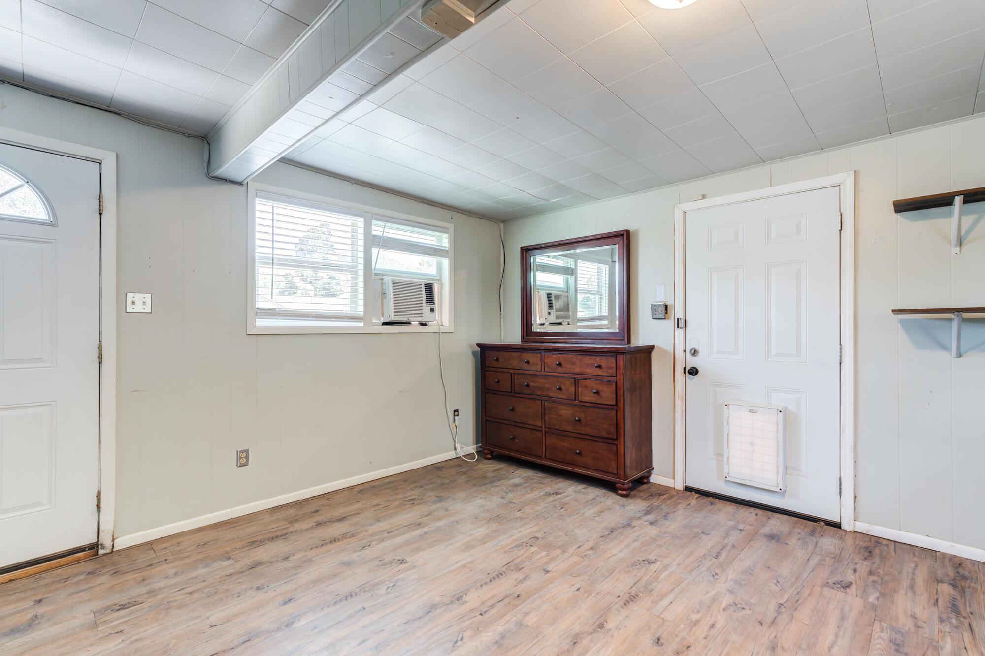 2629 24th Street Lubbock, TX 79410 - Photo 28 of 28 an empty room with windows and cabinet