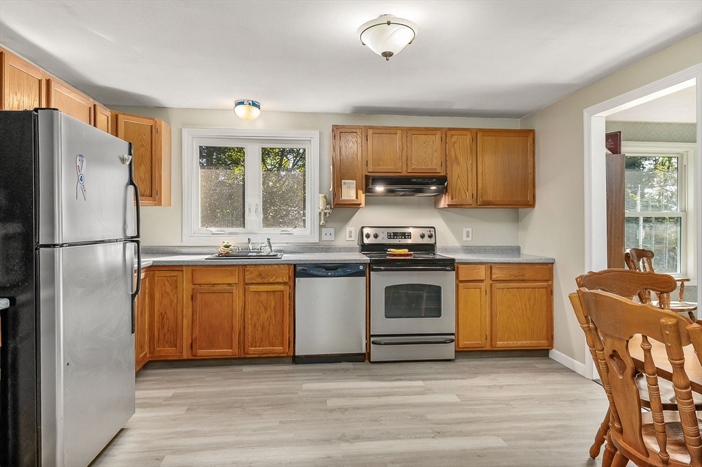 8 Old County Road Amesbury, MA 01913 - Photo 2 of 23
