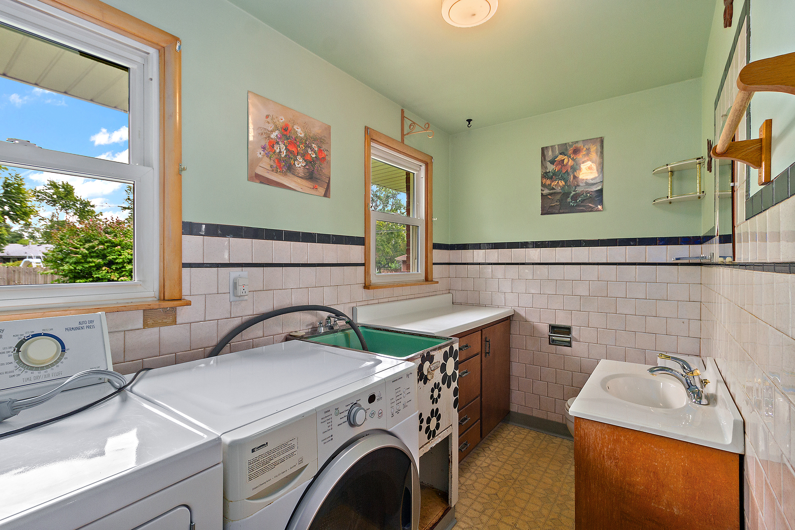 19 Durell Drive Kankakee, IL 60901 - Photo 16 of 25 a utility room with dryer and washer