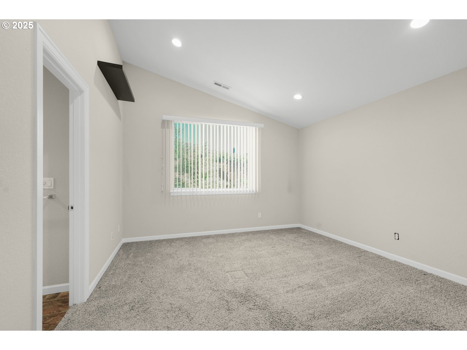 3804 Nicholson Road Vancouver, WA 98661 - Photo 14 of 24 a view of an empty room
