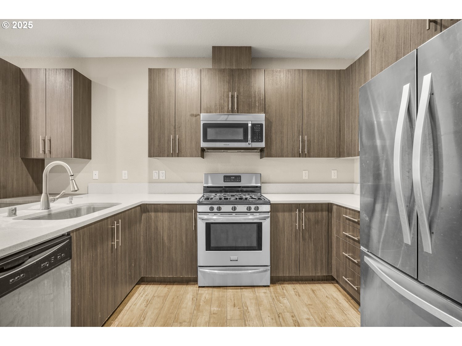 3804 Nicholson Road Vancouver, WA 98661 - Photo 7 of 24 a kitchen with a stove and a microwave