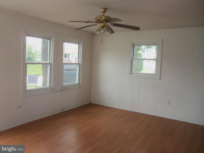 1823 Kitty Hawk Road Baltimore, MD 21221 - Photo 2 of 7 Living Room
